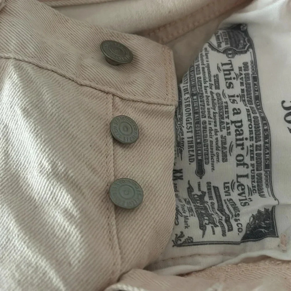 💖”Levi’s 501” Baby Pink Distressed Cut Off Short w/ Fringe Size 27💗 - Picture 13 of 14